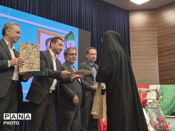 برگزاری آیین تجلیل از مقام شامخ معلم در منطقه ۱۵