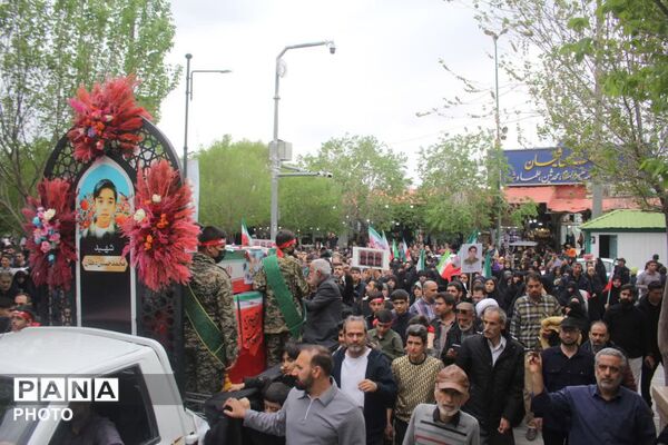 تشییع پیکر آخرین بازمانده شهدای خانواده دهقان در قم