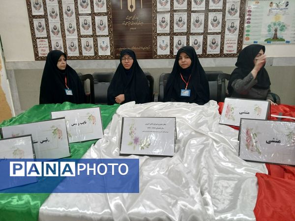 انتخابات شورای دانش اموزی در دبیرستان مهشید مصلی نژاد