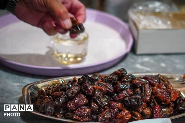 برپایی سفره افطاری در مسجد علی ابن ابیطالب نسیم‌شهر