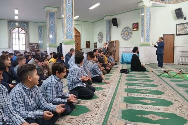 مدرسه سما  فیروزکوه میزبان افتتاحیه هفته قرآن، عترت و نماز
