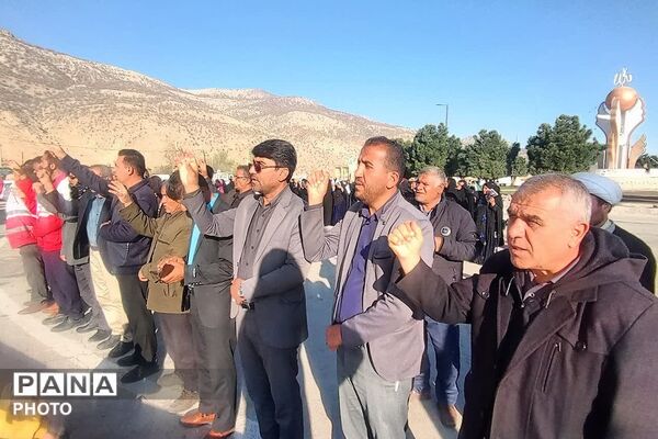 بیعت دانش‌آموزان دیشموکی  با رهبر انقلاب