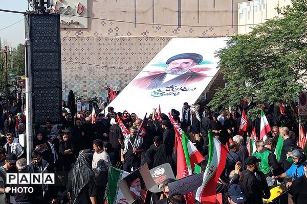  هم صدا با هم در تشییع رهبر شهید