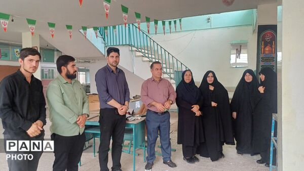 بازدید فرمانده سپاه پاسداران کوهدشت ازاجرای طرح شهید عجمیان در مدرسه معرفت شهرستان کوهدشت