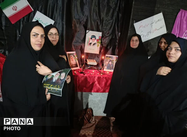 مراسم چهلم رهبر شهید انقلاب و دانش‌آموزان مدرسه شجره طیبه میناب در خاتم