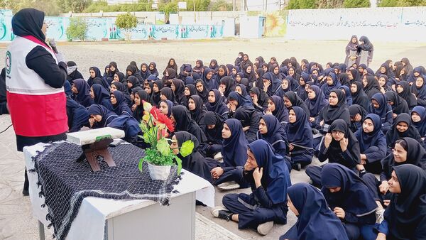 زنگ آغاز هفته پدافند غیرعامل در دبیرستان عشایری حضرت زهرا (س)