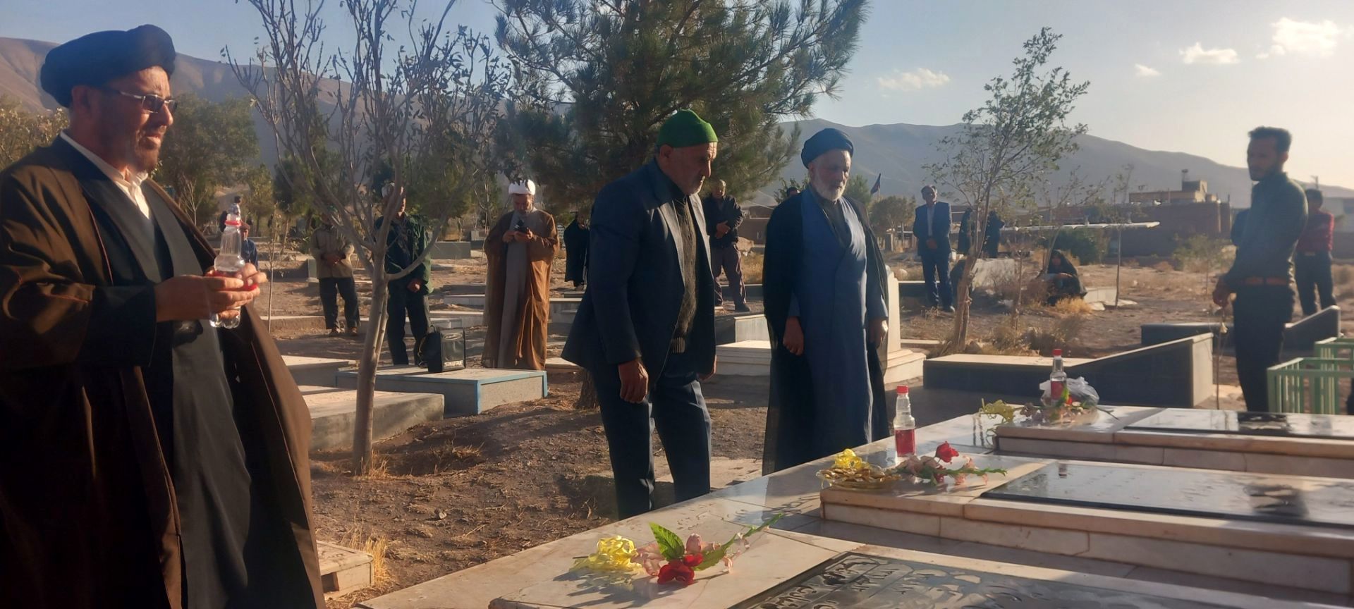 غبارروبی مزار شهدای روستای سربالا 