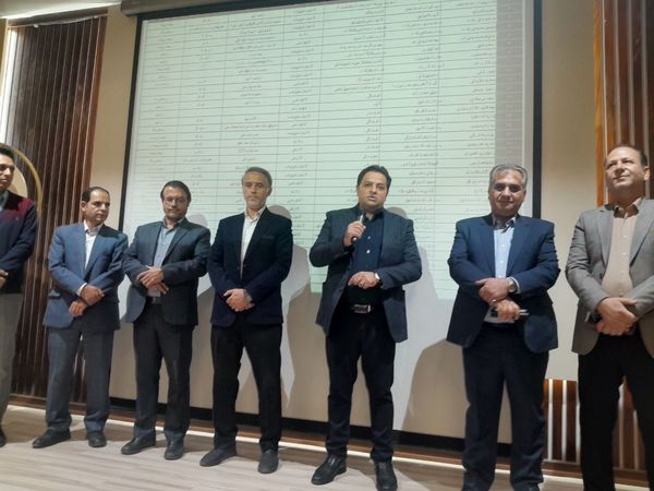 جلسه انجمن اولیا و مربیان در دبستان آرمینه مصلی نژاد ناحیه ۶ مشهد 