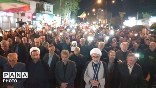 حضور مردم خستگی ناپذیر خشکبیجار در خیابان‌ها 
