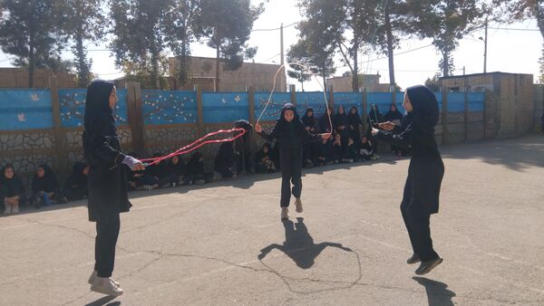 برگزاری المپیاد ورزشی در دبیرستان زنده یاد رقیه مظفری نیا 