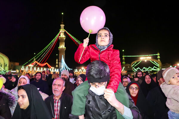 همخوانی سرود «سلام یا مهدی» با حضور ابوذر روحی در مسجد جمکران