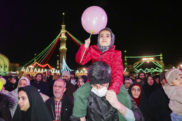 همخوانی سرود «سلام یا مهدی» با حضور ابوذر روحی در مسجد جمکران