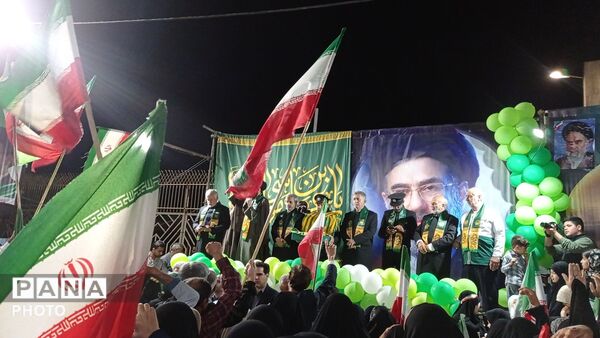 حضور پررنگ مردم خلیل‌آباد در شب میلاد امام رضا(ع)