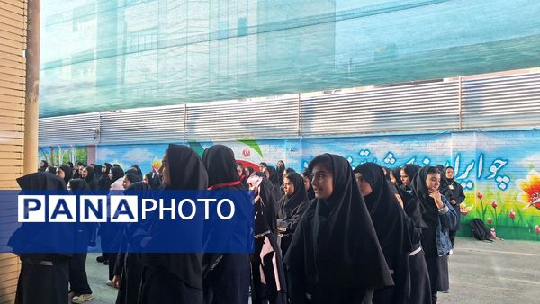 صبحگاه دبیرستان فیاض 