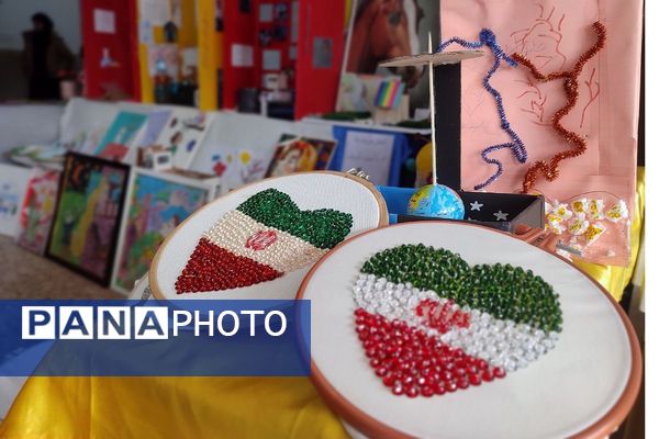 برپایی نمایشگاه دست سازه ها دانش آموزان وجشنواره غذامعلمان  درمدرسه شهیدمعظم