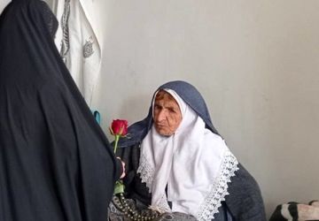 دانش‌آموزان مدرسه فاطمه پاپلی پای روایت مادر شهید منصور رعیتی نشستند