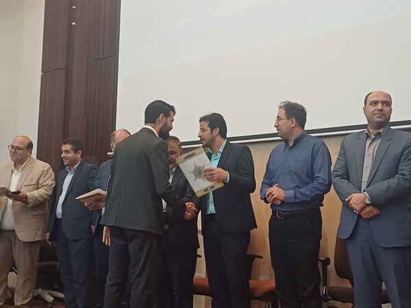 تجلیل از اصحاب رسانه توسط فرماندار و شهرداری‌های برخوار در سالن فرمانداری برخوار 