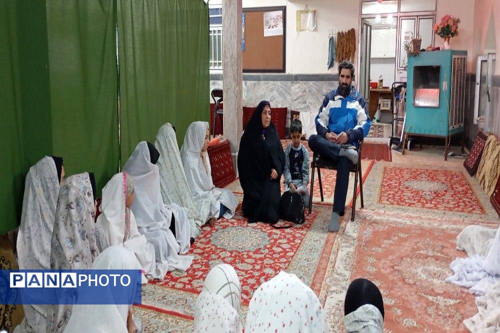 تفریح و مطالعه دانش آموزان معکتف در مسجد شهر بار 