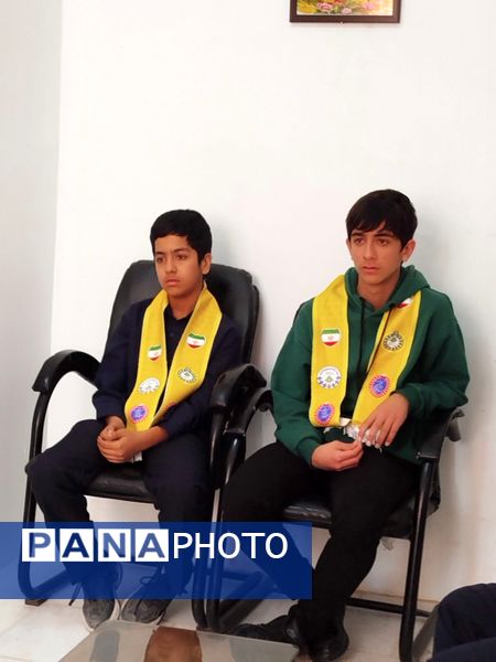 جلسه شورای دانش‌آموزی دبیرستان پسرانه متوسطه اول سما شهرستان کاشمر به مناسبت ایام دهه فجر 