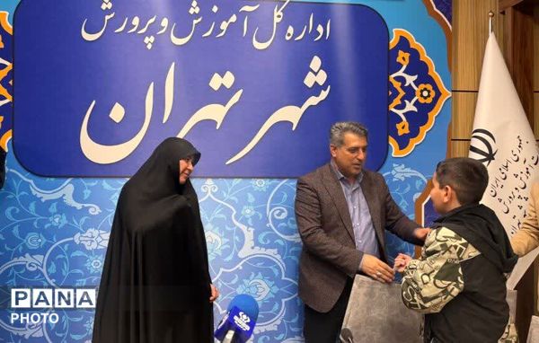 تقدیر از دانش‌آموزخبرنگاران، نمایندگان مجلس و مجامع دانش‌آموزی در نشست گفت‌وگوی بین‌نسلی تهران