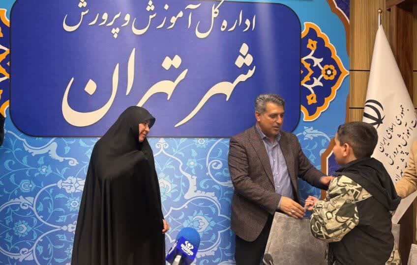تقدیر از دانش‌آموزخبرنگاران، نمایندگان مجلس و مجامع دانش‌آموزی در نشست گفت‌وگوی بین‌نسلی تهران