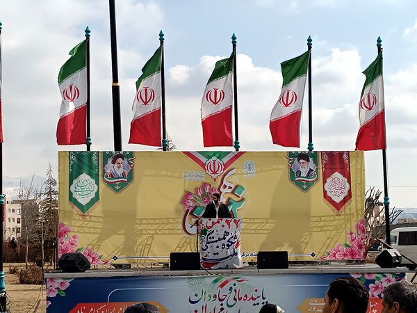 حضور دانش‌آموزان در راهپیمایی ۲۲ بهمن شهرستان پردیس 