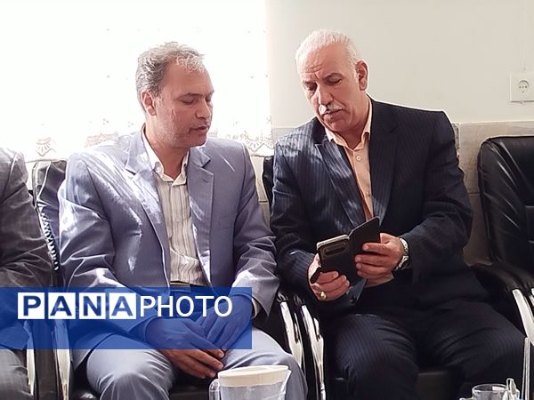 بازدید معاون پرورشی و تربیت بدنی آموزش و پرورش کاشمر از دبیرستان امام حسین (ع) 