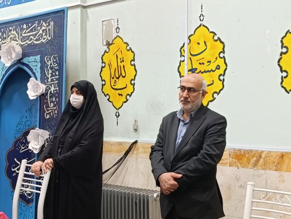 همخوانی سرود «ایرانمون» در دبیرستان حضرت معصومه (س) ناحیه 4 کرج 