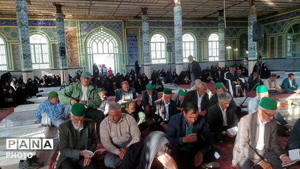 زمزمه دعای عرفه توسط مردم مومن شهربار نیشابور