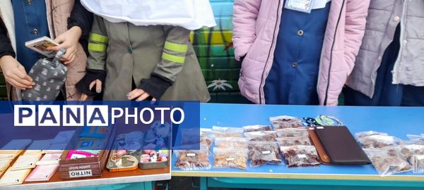 بازارچه دانش‌آموزی به‌مناسبت دهه فجر در مدرسه ربابه هاشمیان یزدی