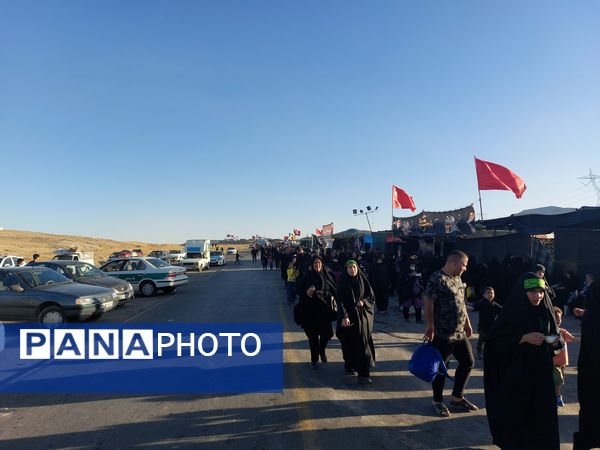 مراسم استقبال از کاروان زائرین پیاده دانش‌آموزی در مشهد