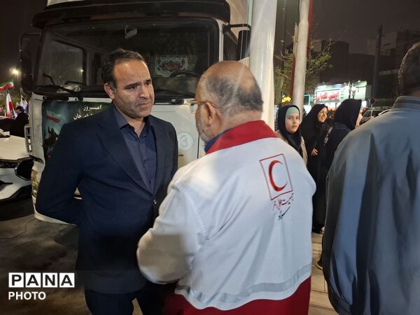 پویش «با هم قوی‌تر شویم»  در میدان ۱۵ خرداد