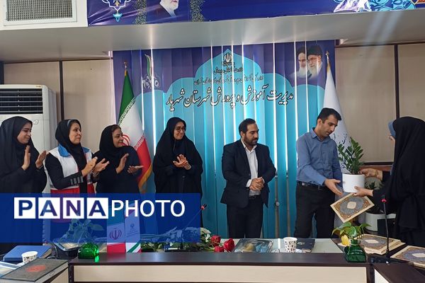تقدیر از مراقبین سلامت و ارگان‌های مرتبط با حوزه سلامت در اداره آموزش و پرورش شهریار 