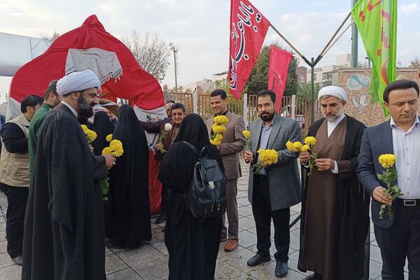 بدرقه کاروان راهیان نور دانش‌آموزان دختران شهرری