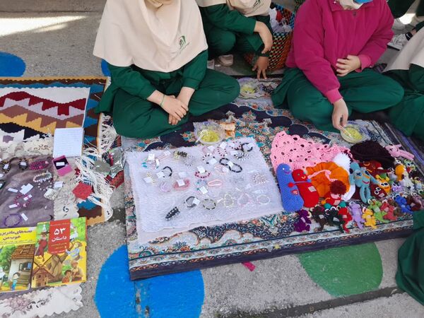 برپایی بازارچه کار و دانش‌آموزی در مدرسه شاهد شهرستان کردکوی