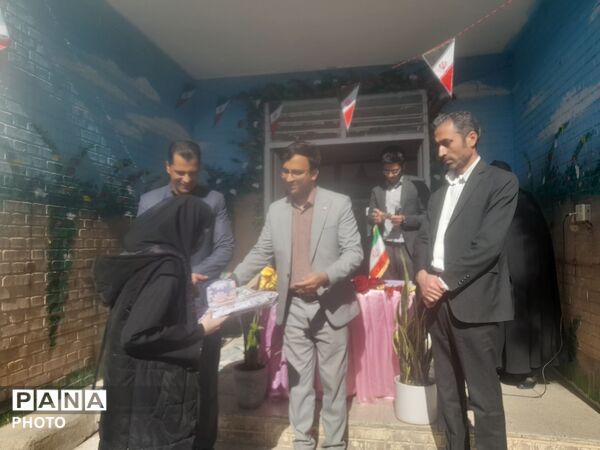 تقدیر از برگزیدگان استانی ششمین جشنواره پژوهش‌سراهای خراسان رضوی در باخرز
