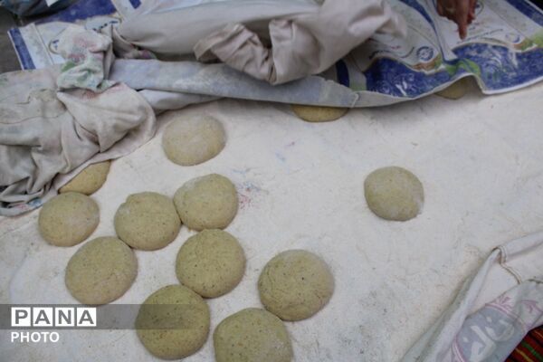 قسمت اول از مستند میزبان عشق خیمه‌الزهرا در پارک زائر؛ از پخت نان تا شربت‌خانه‌ای به وسعت عشق 