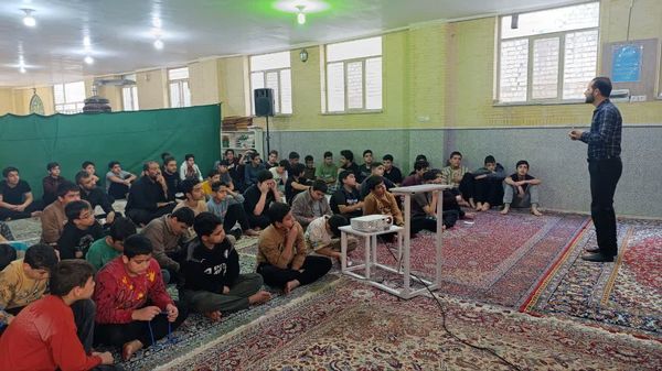 مراسم معنوی اعتکاف دانش‌آموزی در حسن‌آباد جرقویه علیا 