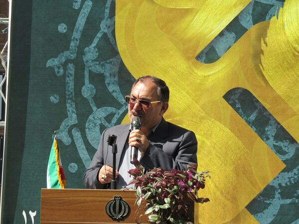 نواختن زنگ سپاس معلم در هنرستان محمودیه بجنورد