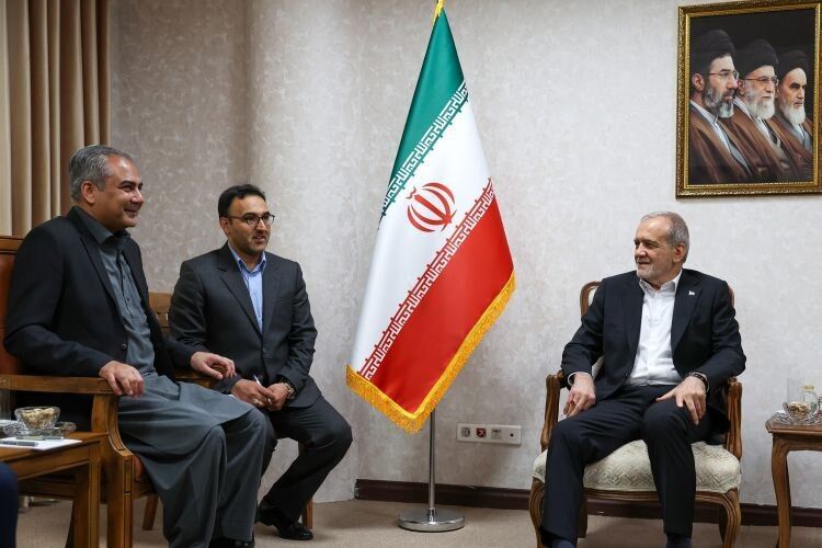 پزشکیان در دیدار وزیر کشور پاکستان بر تداوم گفت‌وگو و تقویت همکاری‌های منطقه‌ای تاکید کرد