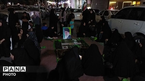 سفره صلوات با عکس رهبر شهید  در صد و بیست و ششمین شب از اجتماعات مردمی 