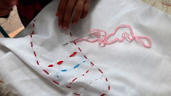 وقتی معلم، خیاط می‌شود