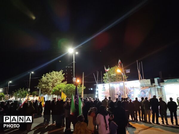 همصدایی فرهنگیان و دانش‌آموزان در تجمع شبانه مردم بیرانوند