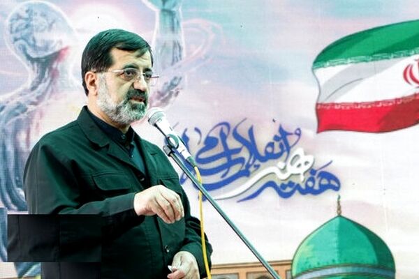 میزبانی قم از خانواده‌های شهدای دانش آموز میناب 