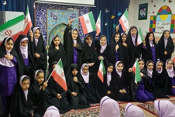 اجرای طرح «لاله‌های روشن» در دبستان آزاده ناحیه دو شهرری 
