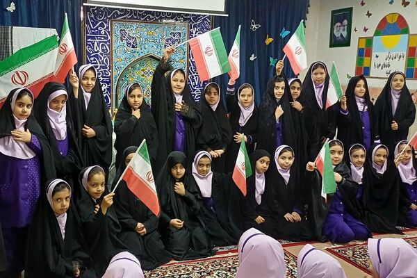 اجرای طرح «لاله‌های روشن» در دبستان آزاده ناحیه دو شهرری 