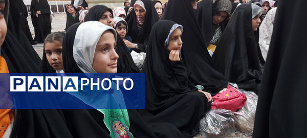 شادپیمایی دانش‌آموزان ابتدایی قم به‌مناسبت عید ولایت