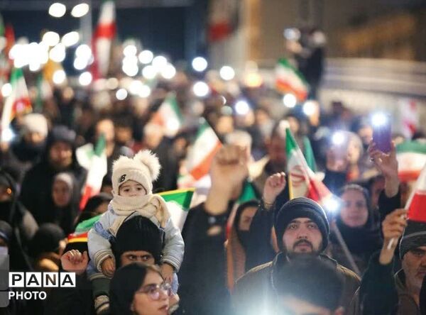 مردم شهرکرد میدان را خالی نمی‌کنند 