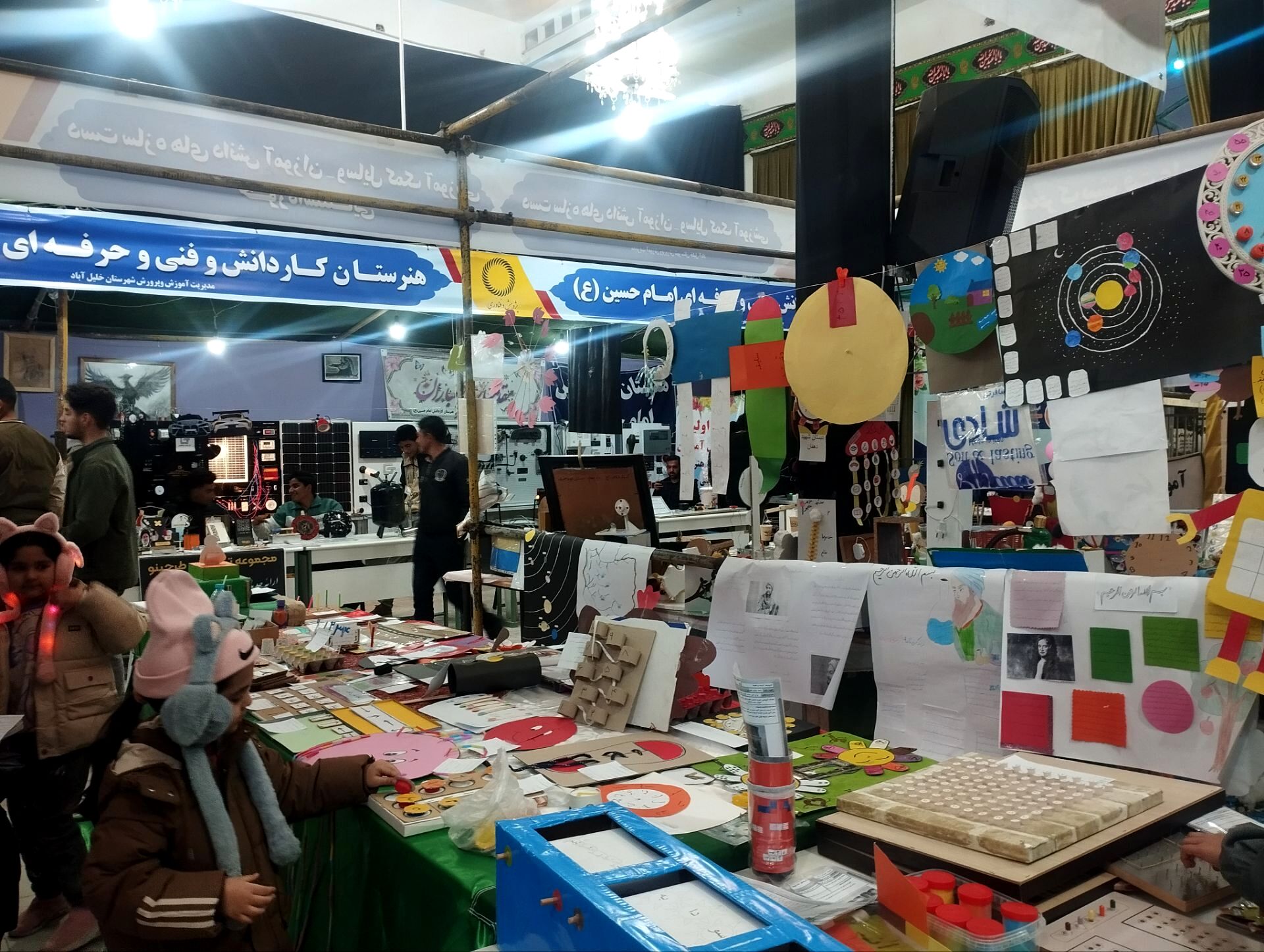 نمایشگاه پژوهش و فناوری به مناسبت هفته پژوهش در خلیل آباد