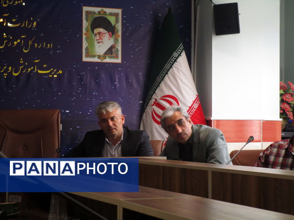 دیدار رئیس آموزش و پرورش ناحیه یک کرج با اعضای شورای دانش‌آموزی مدارس